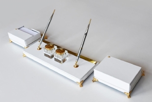 GOLD AND LEATHER TABLE SET ELEGANCE MASTER