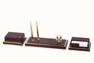 GOLD AND LEATHER TABLE SET - ARTY MASTER