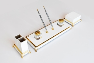 GOLD AND LEATHER TABLE SET ELEGANCE MASTER