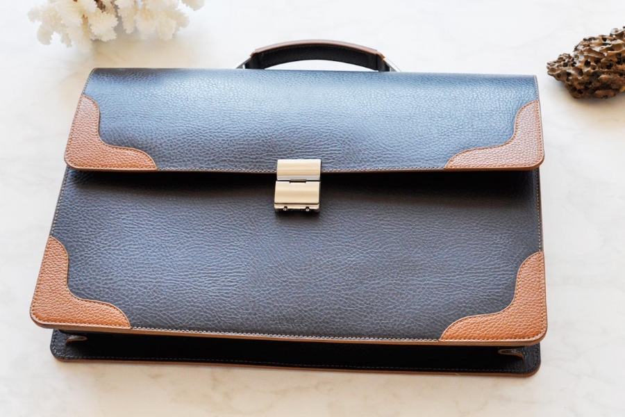2181613 - LEATHER BRIEFCASE