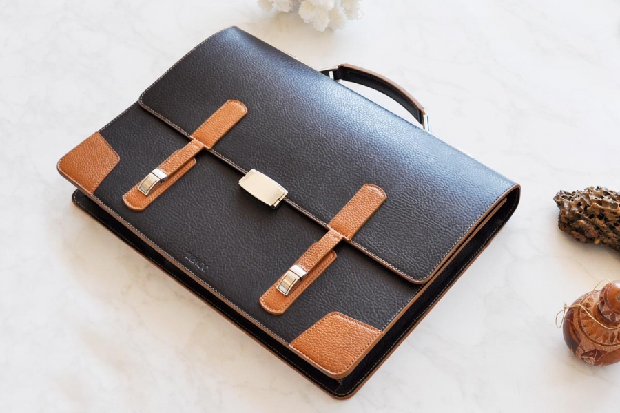 2201613 - LEATHER BRIEFCASE