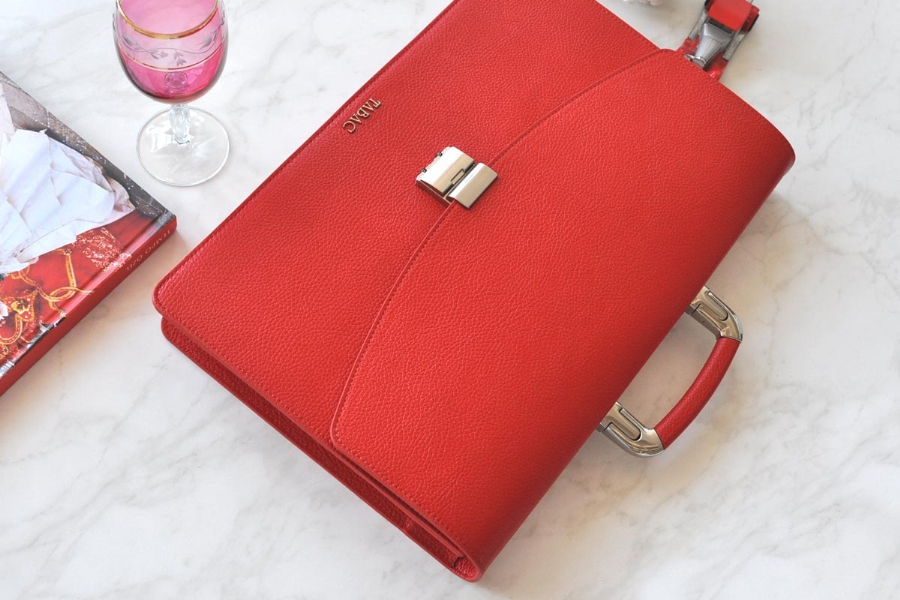 25204 - LEATHER BRIEFCASE  RED