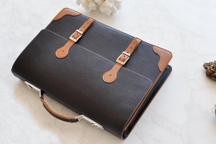 2211613 - LEATHER BRIEFCASE